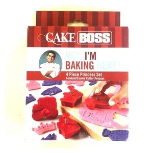 𝅺NWT Cake Boss 4 Piece Princess Set.